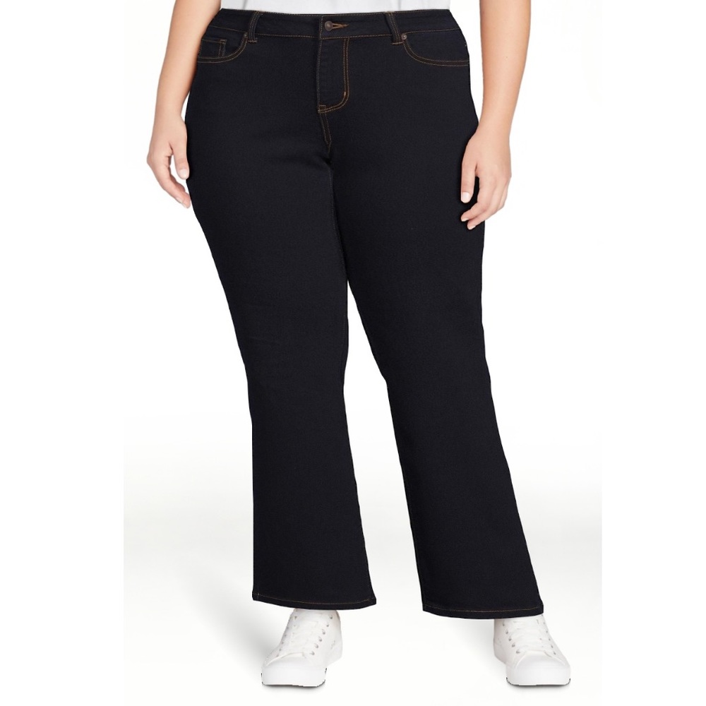NWT size 17 Bootcut Jeans for Juniors from No Boundaries